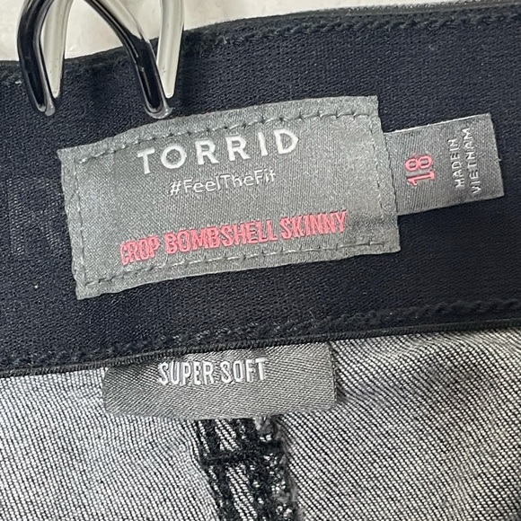 Torrid Women's BombShell Skinny Super Soft Stretch Jeans Distressed Size 18 2X - Picture 4 of 5